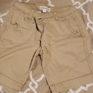 5/$25 Aeropostale khaki shorts